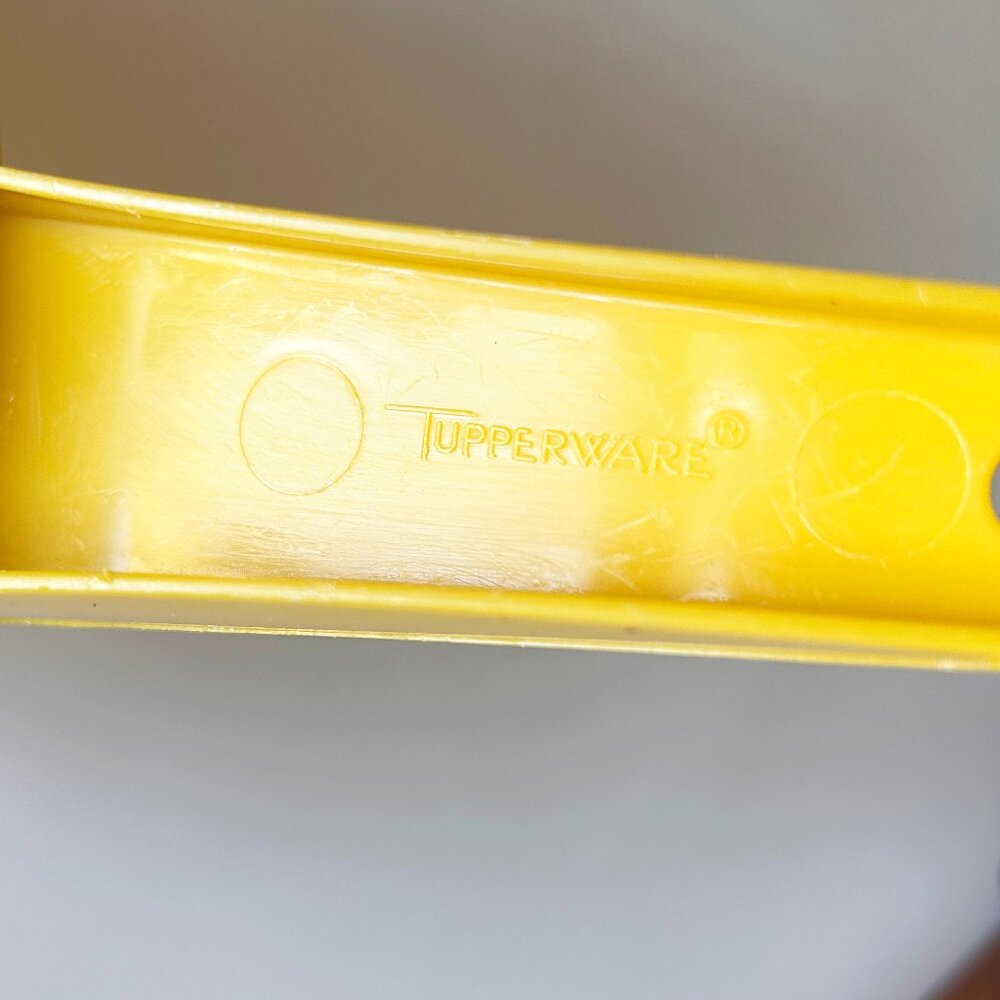 Vintage Tupperware 2 Qt Yellow Strainer - Picture 3 of 7